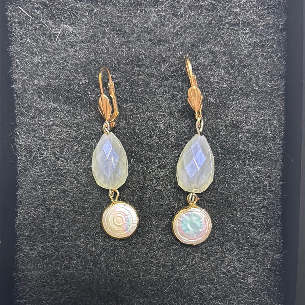 Drop earrings with small gold shell on top and a circular pearl like on bottom